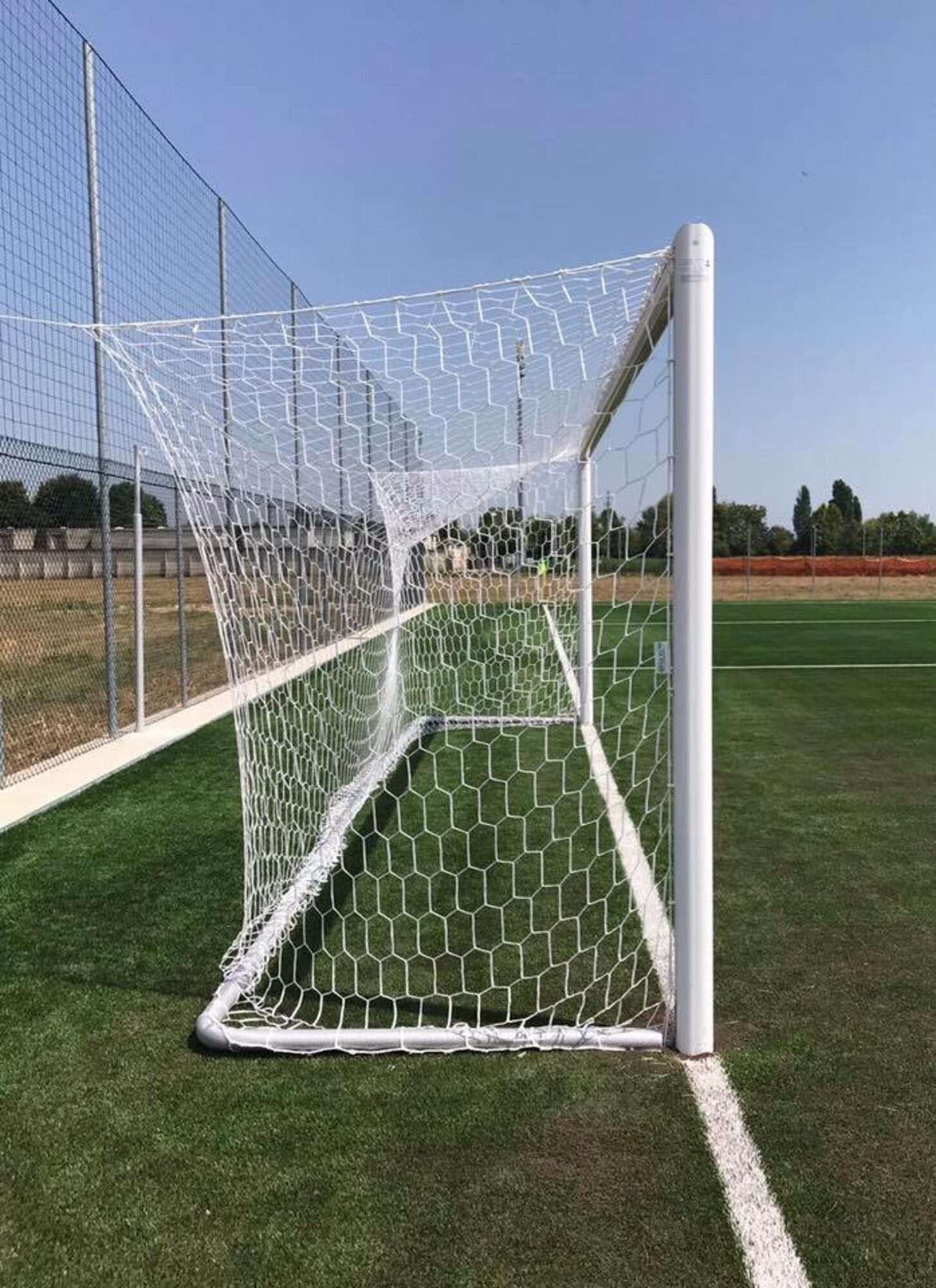 Image du produit : Socketed football goal in aluminium