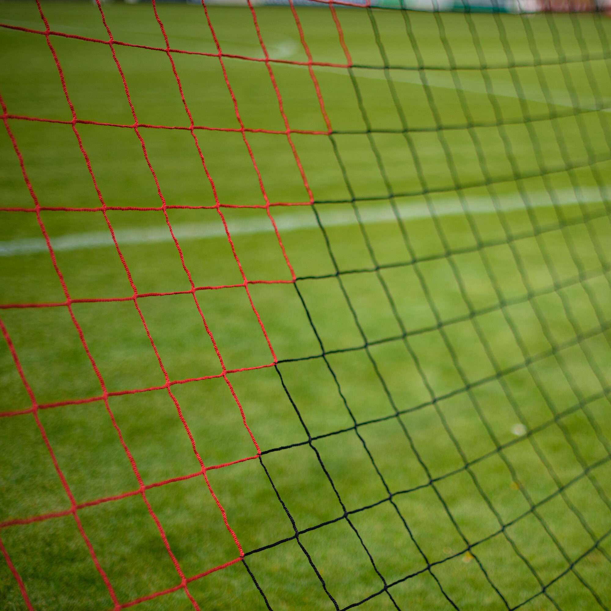 Image du produit : 2-kleurig voetbalnet 3mm (7,32x2,44m) Zwart / rood