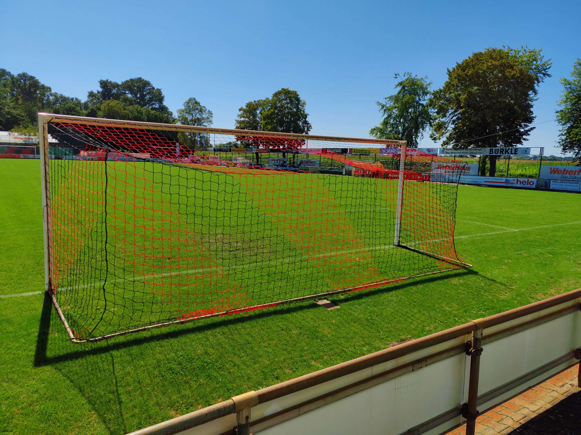 Image du produit : 2-kleurig voetbalnet voor WK voetbaldoel 4mm - Zwart / rood