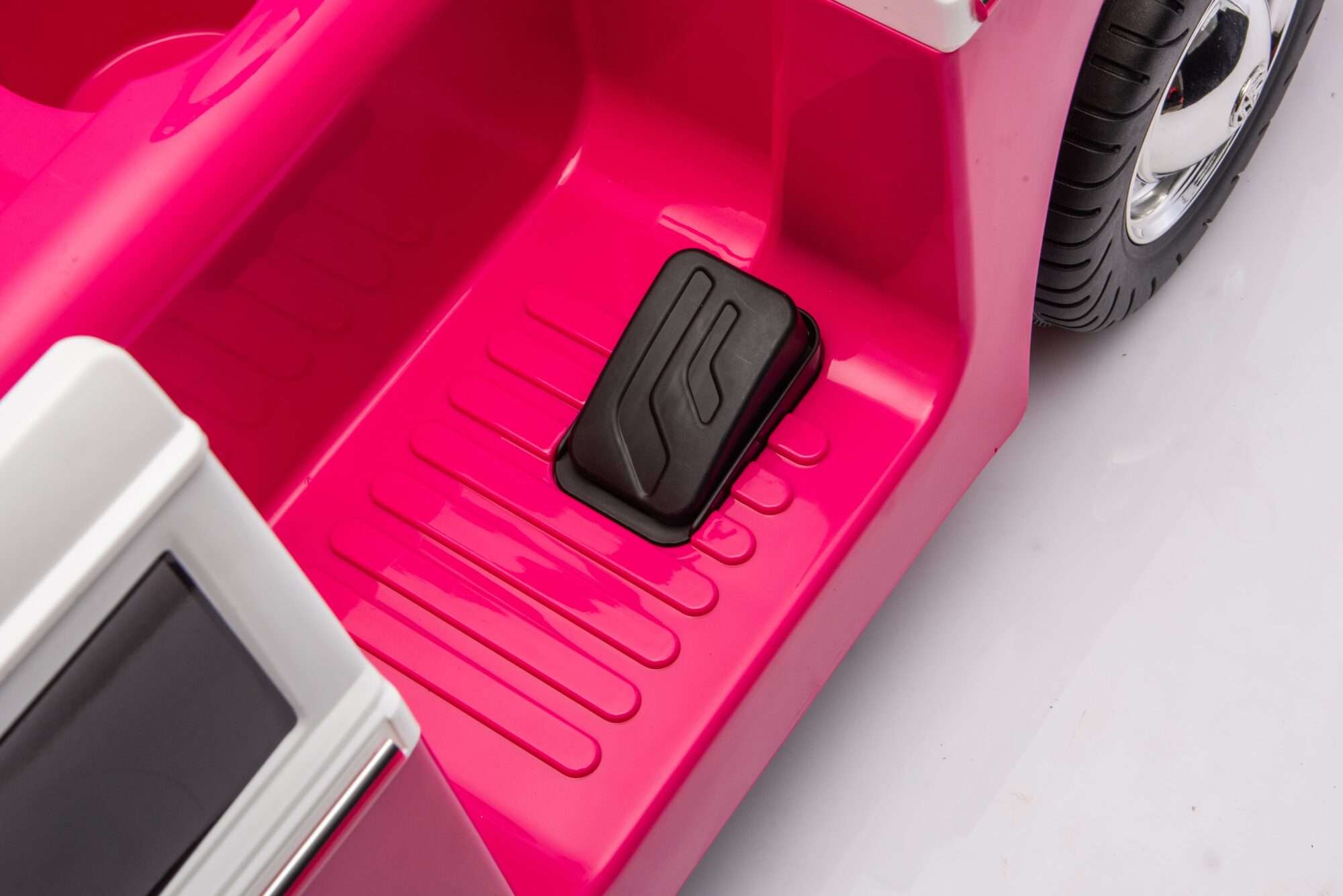 Image du produit : Volkswagen Officiële Elektrische Kinderauto - Roze & Wit (3 tot 8 jaar)