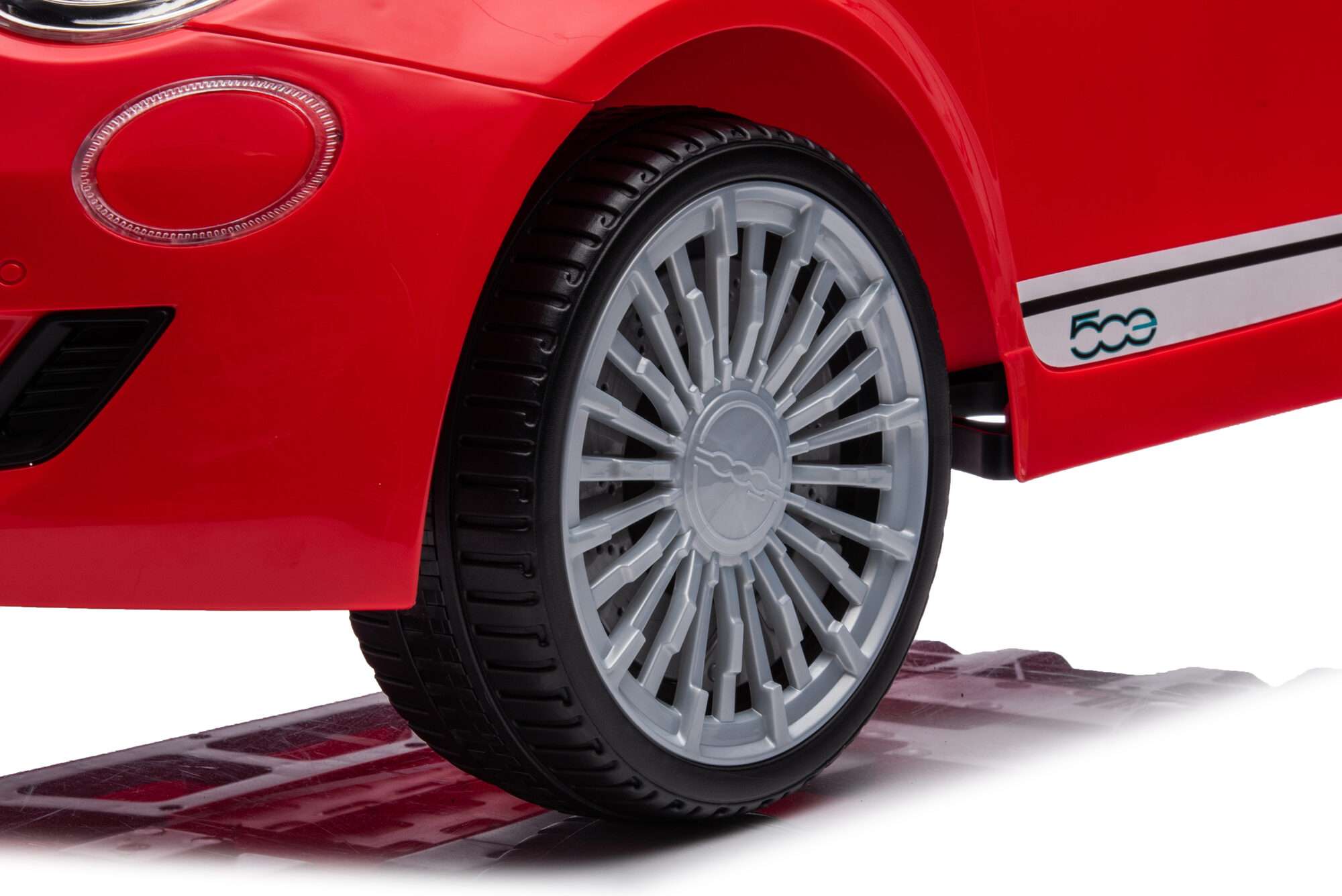 Image du produit : Fiat 500 (2015) met rijbewijs in de kleur Rood (3-8 jaar)