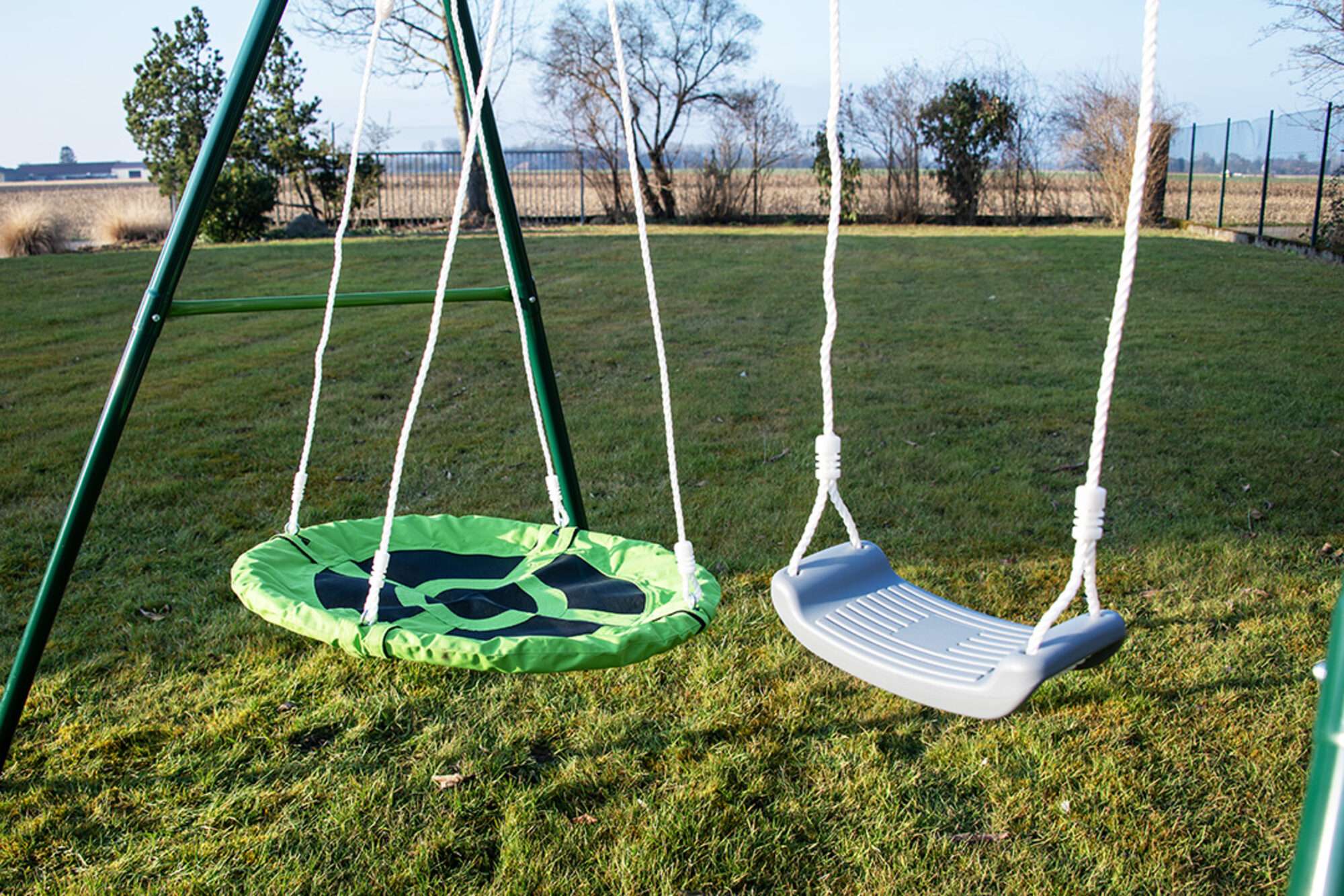 Image du produit : Schommels in twee trappen met basketbalhoepel